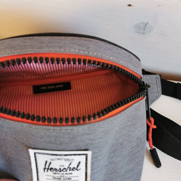 Kid's Herschel Supply Co. "Twelve" Belt Bag/ Waist Pack NWOT - Picture 10 of 12